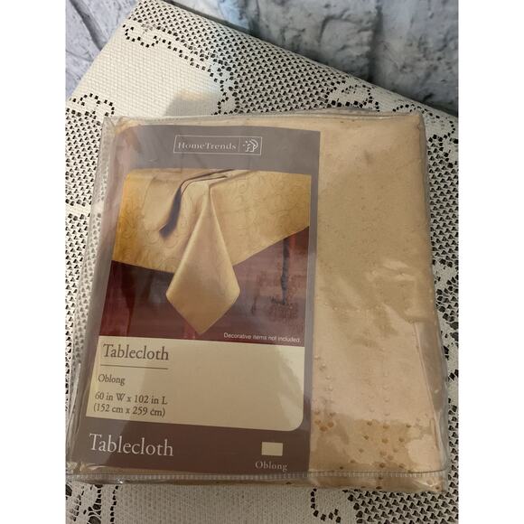 NWT Home Trends Gold Tablecloth Oblong 60” x 102” Carissa Gold Leaf - Picture 5 of 9
